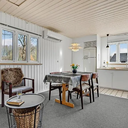 3 Bedroom Lovely In Give *