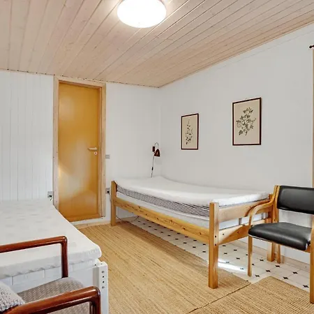 3 Bedroom Lovely In Give *
